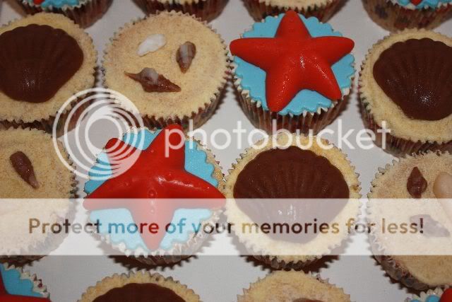 http://i483.photobucket.com/albums/rr198/j-chick_2008/100906strandcupcakes.jpg